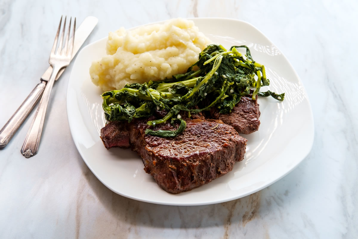 Herb-Roasted Venison with Garlic Stem Broccoli and Mashed Potatoes